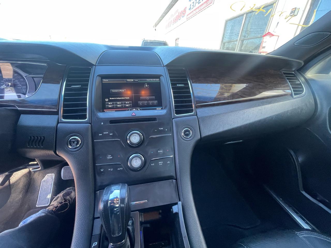 Ford Taurus 4dr Sdn Limited FWD 2015