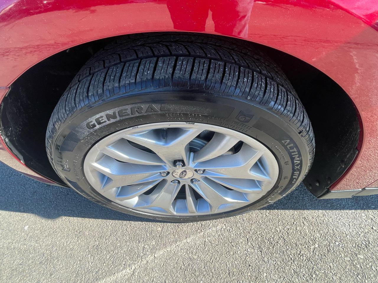 Ford Taurus 4dr Sdn Limited FWD 2015