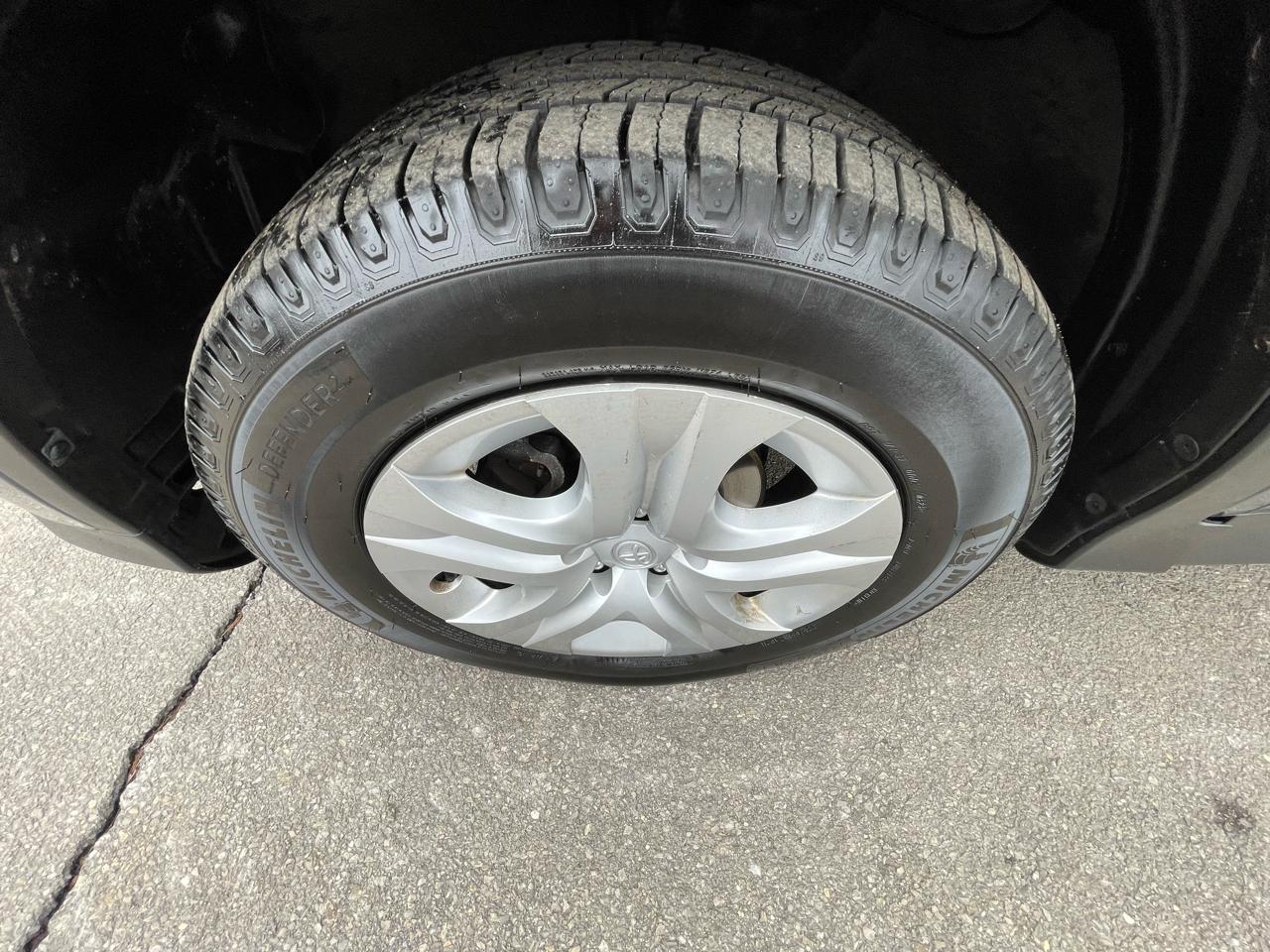 Toyota RAV4 AWD 4dr LE (Natl) 2014