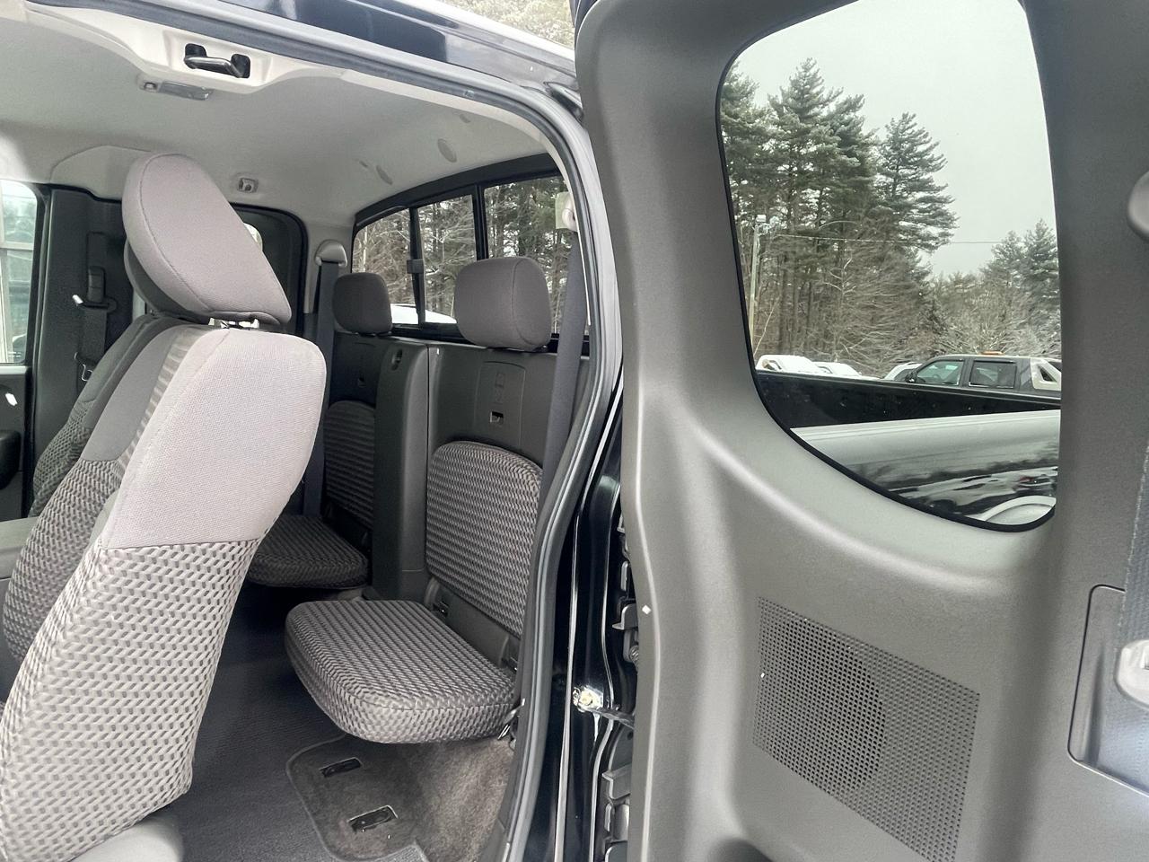 Nissan Frontier 4WD King Cab Auto SV 2012