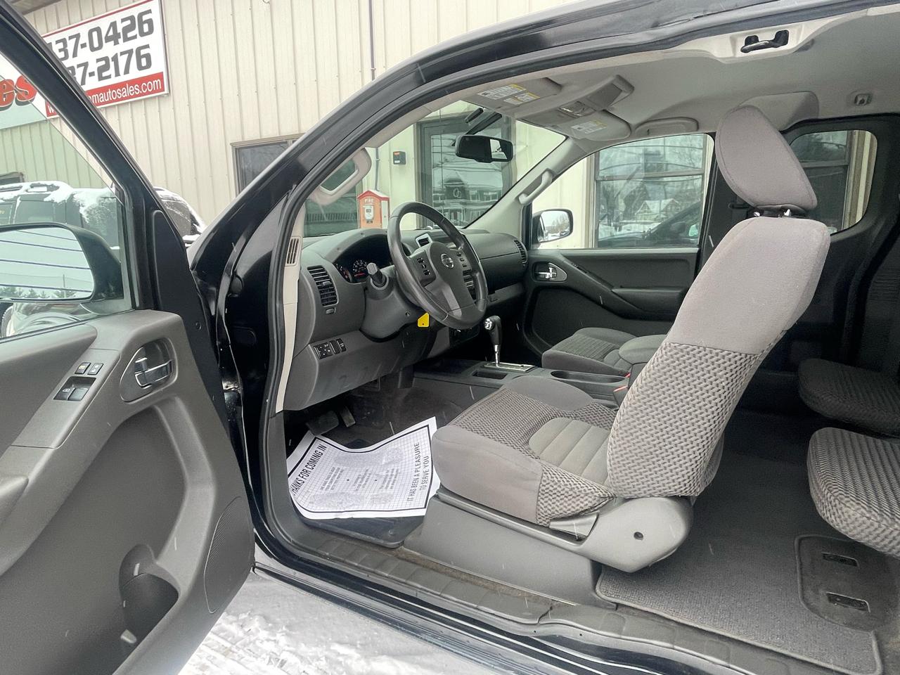 Nissan Frontier 4WD King Cab Auto SV 2012