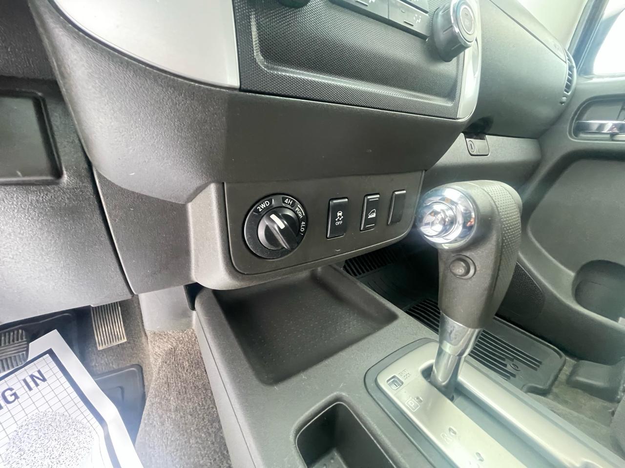 Nissan Frontier 4WD King Cab Auto SV 2012