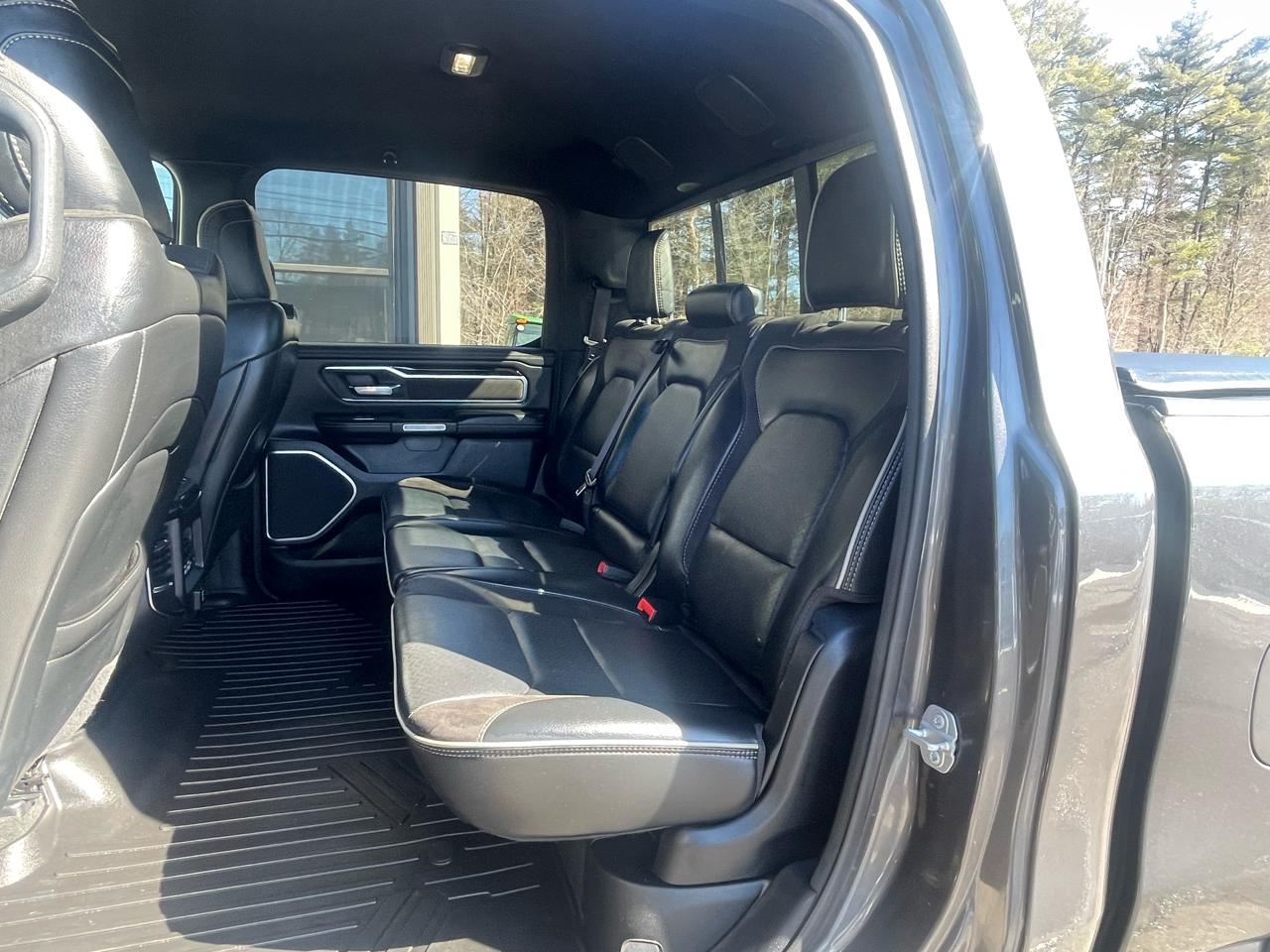 RAM 1500 Laramie 4x4 Crew Cab 5'7" Box 2019