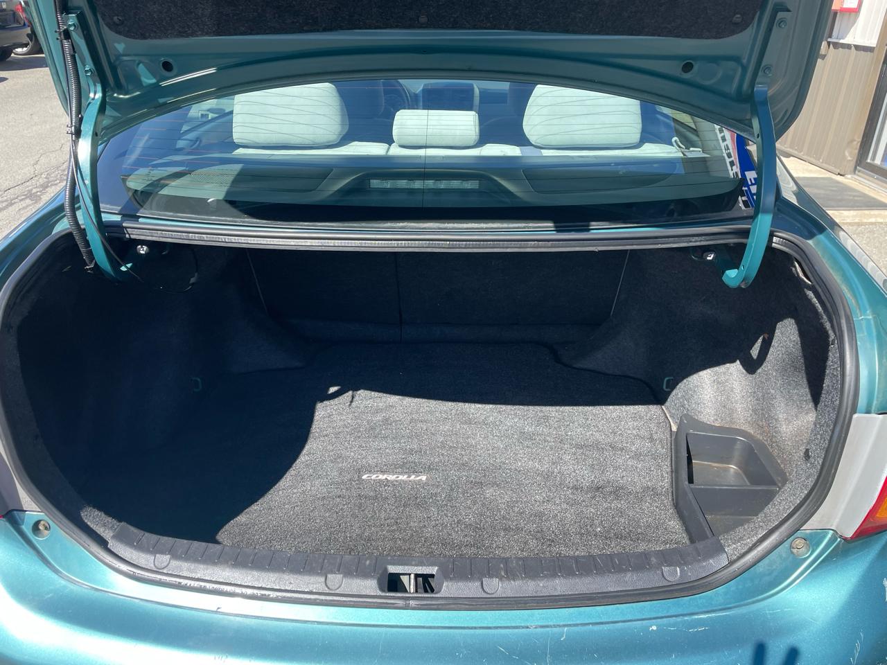 Toyota Corolla 4dr Sdn LE Auto 2009