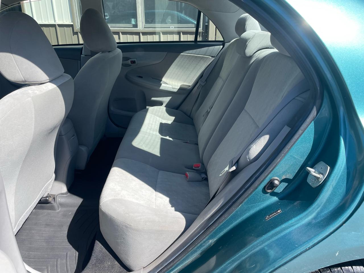 Toyota Corolla 4dr Sdn LE Auto 2009