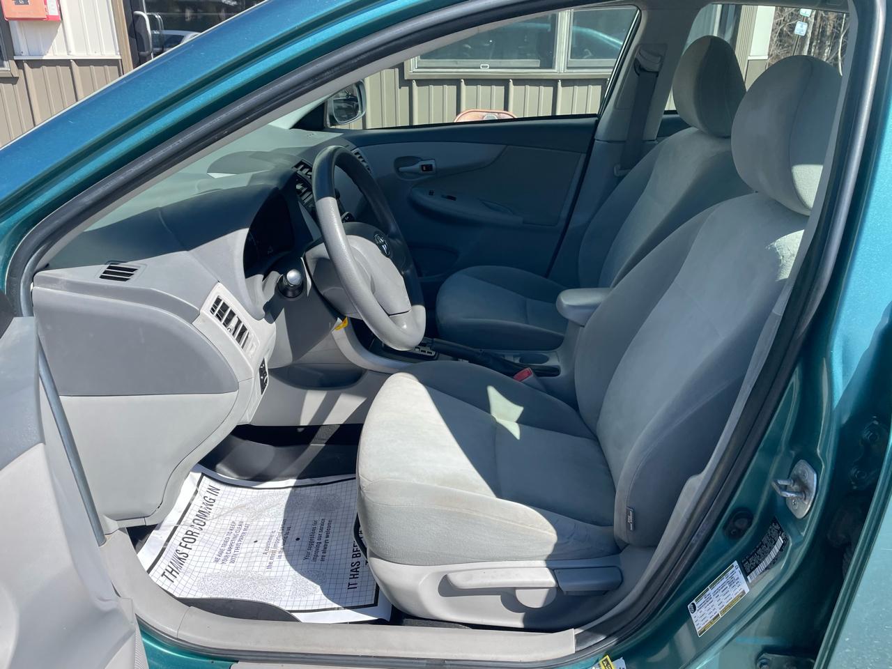 Toyota Corolla 4dr Sdn LE Auto 2009