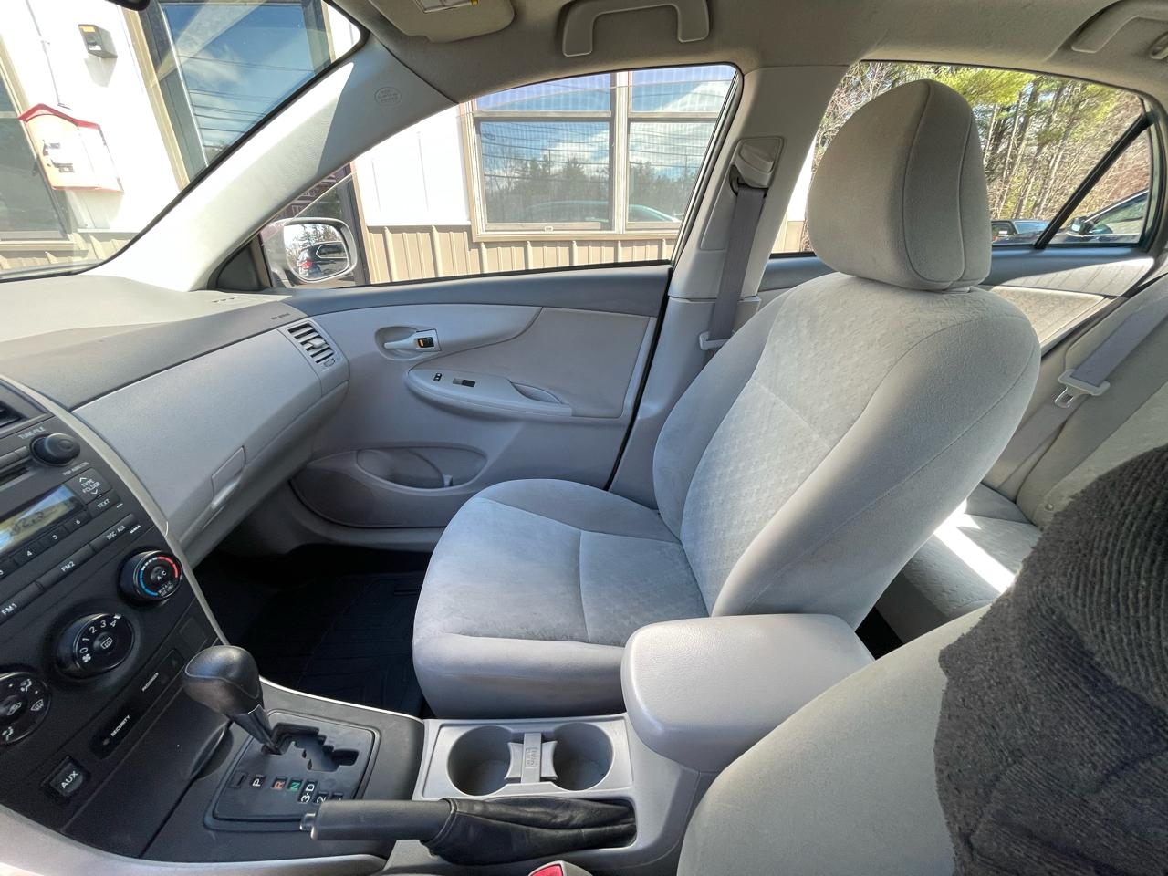 Toyota Corolla 4dr Sdn LE Auto 2009