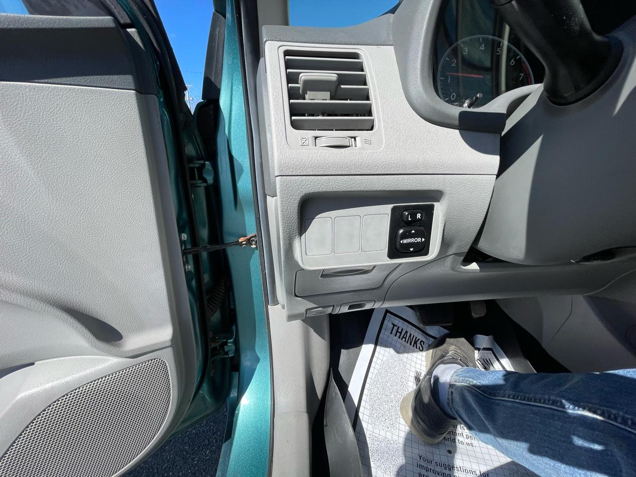 Toyota Corolla 4dr Sdn LE Auto 2009