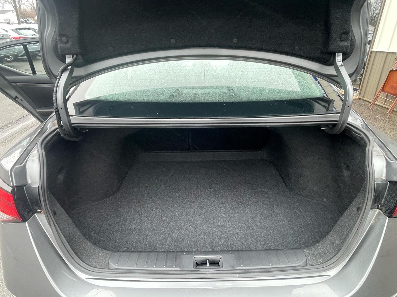 Nissan Sentra SR CVT 2020