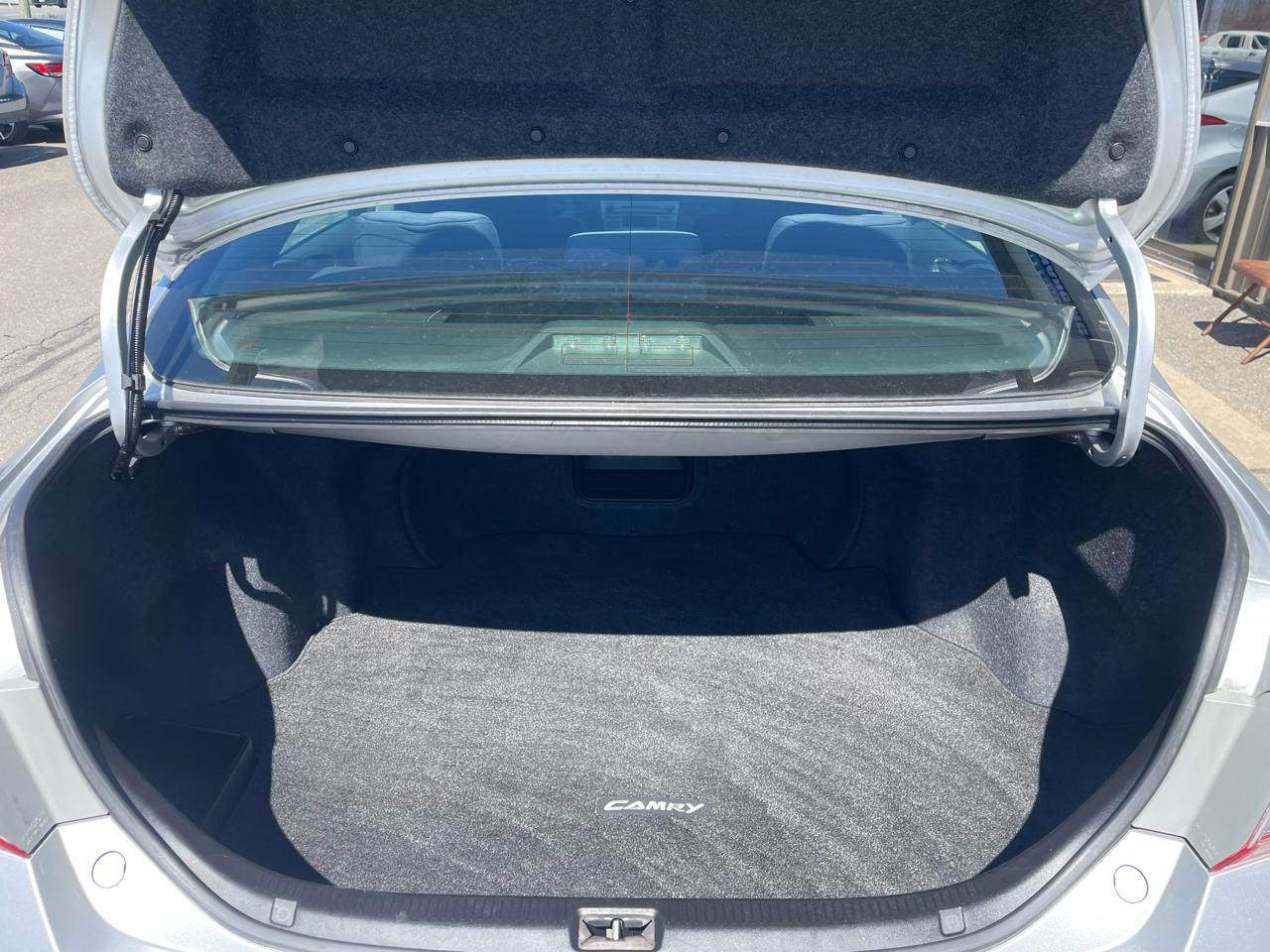 Toyota Camry 4dr Sdn I4 Man LE (Natl) 2011