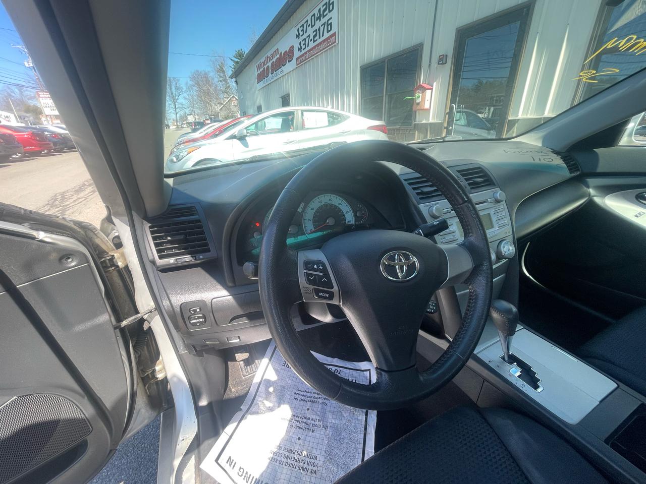 Toyota Camry 4dr Sdn I4 Man LE (Natl) 2011