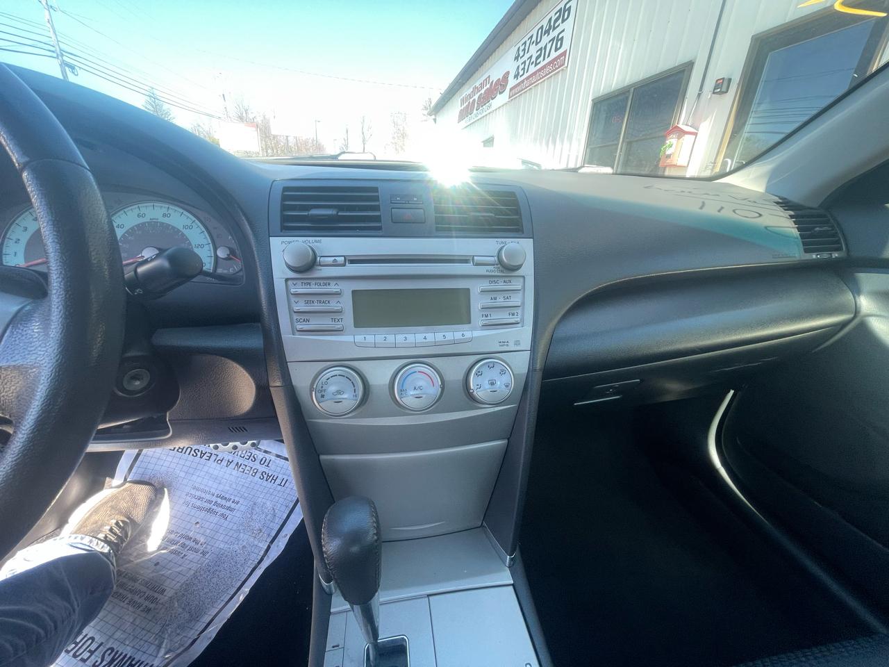 Toyota Camry 4dr Sdn I4 Man LE (Natl) 2011