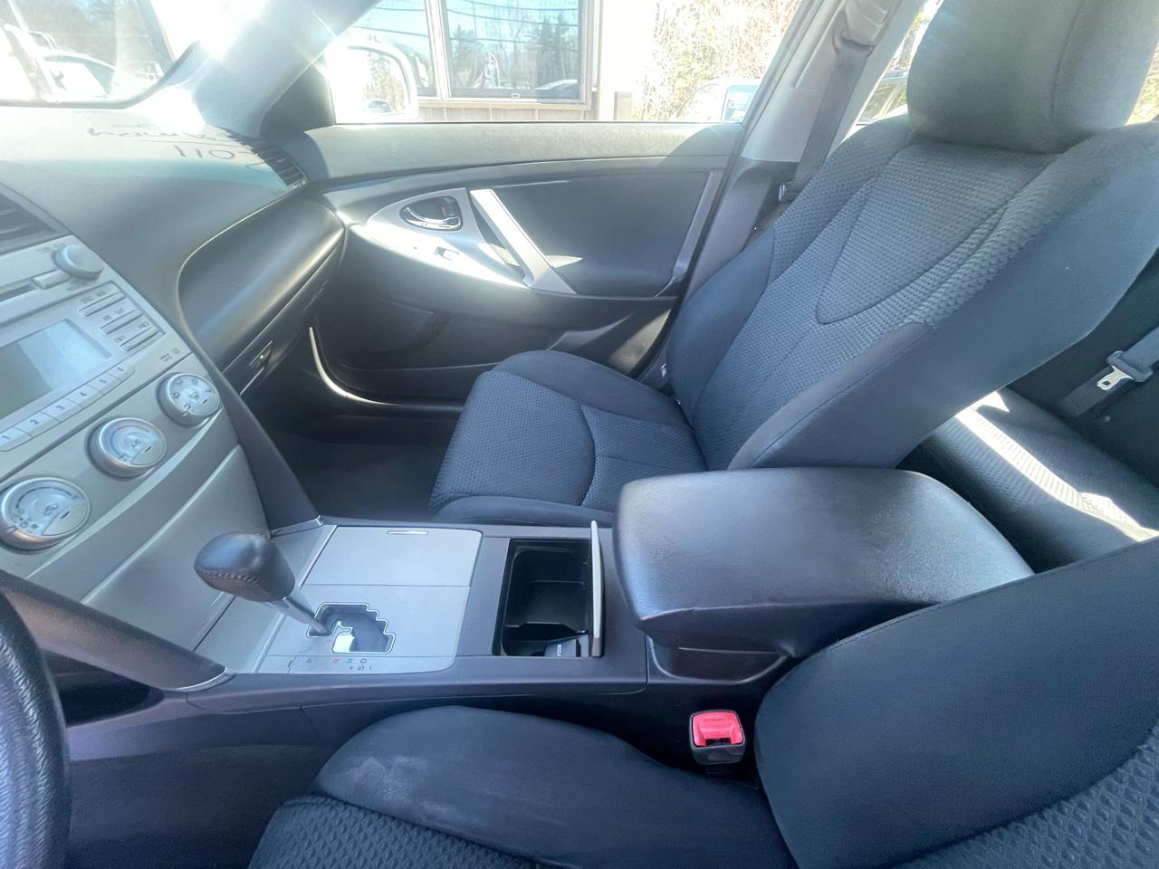 Toyota Camry 4dr Sdn I4 Man LE (Natl) 2011