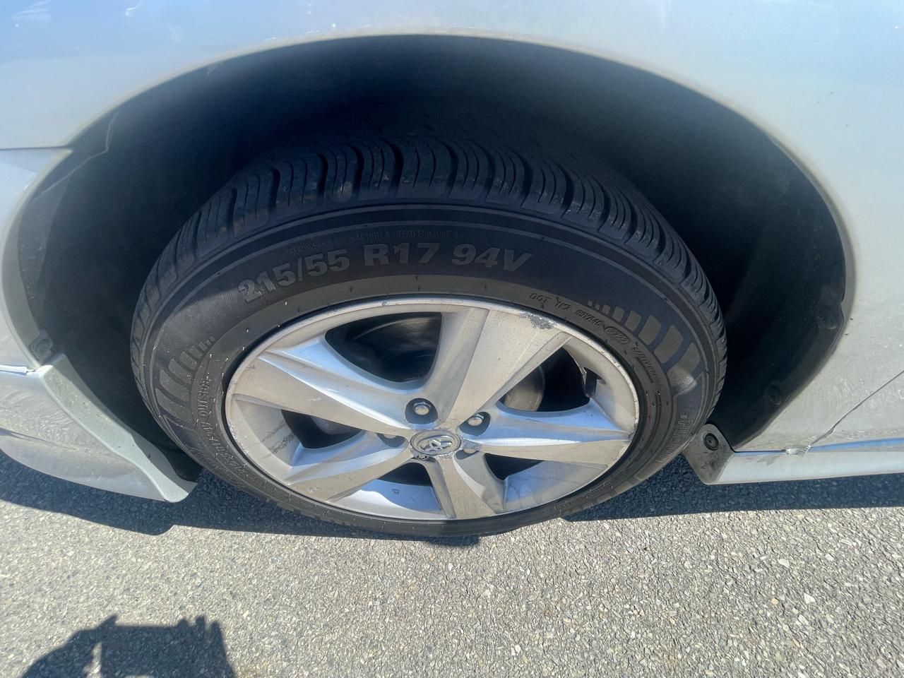 Toyota Camry 4dr Sdn I4 Man LE (Natl) 2011