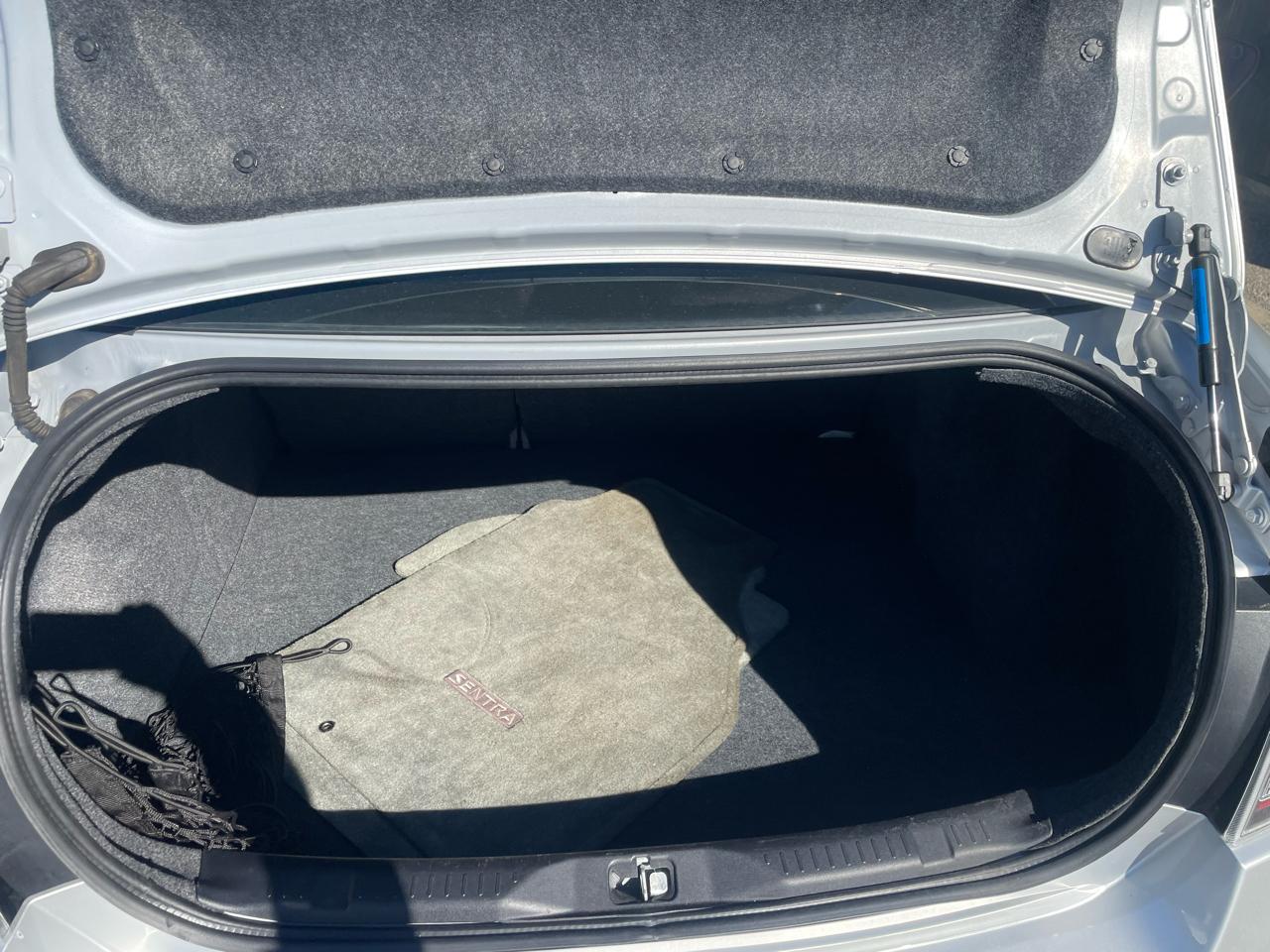 Nissan Sentra 4dr Sdn I4 CVT 2.0 SR 2012