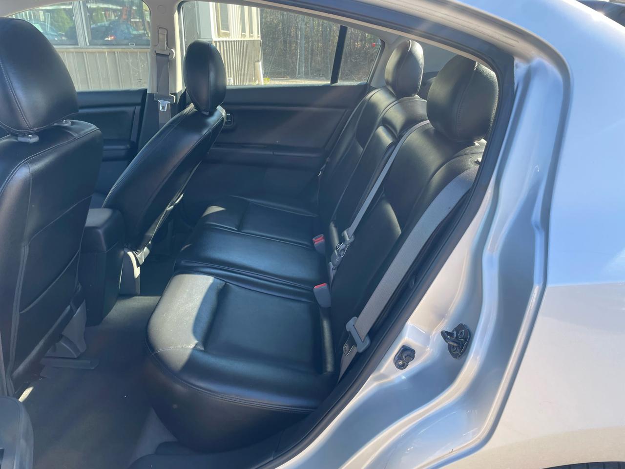 Nissan Sentra 4dr Sdn I4 CVT 2.0 SR 2012