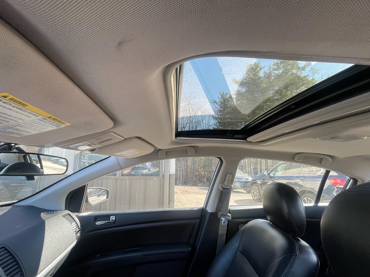 Nissan Sentra 4dr Sdn I4 CVT 2.0 SR 2012