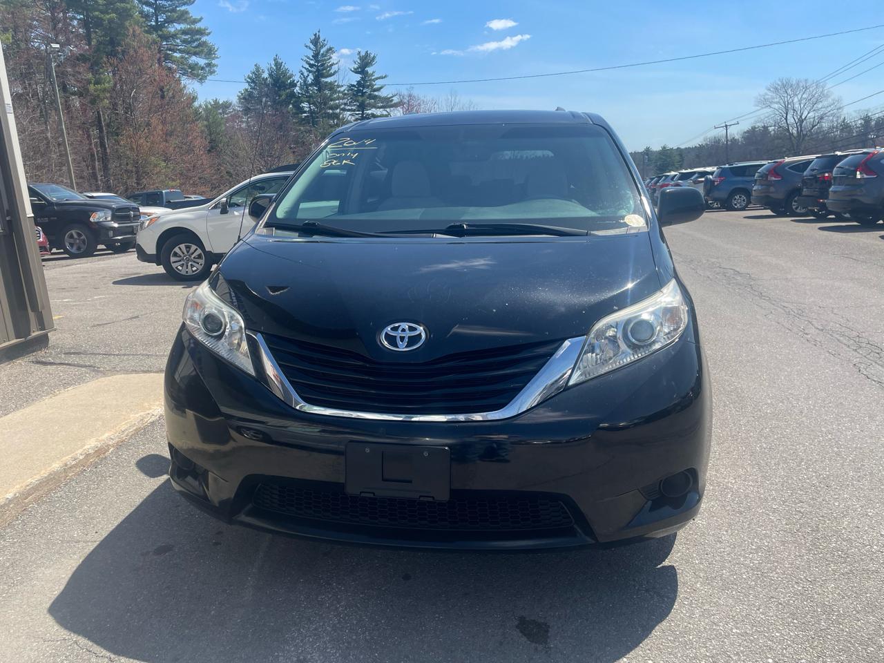 Toyota Sienna 5dr 7-Pass Van V6 LE AAS FWD (Natl) 2014