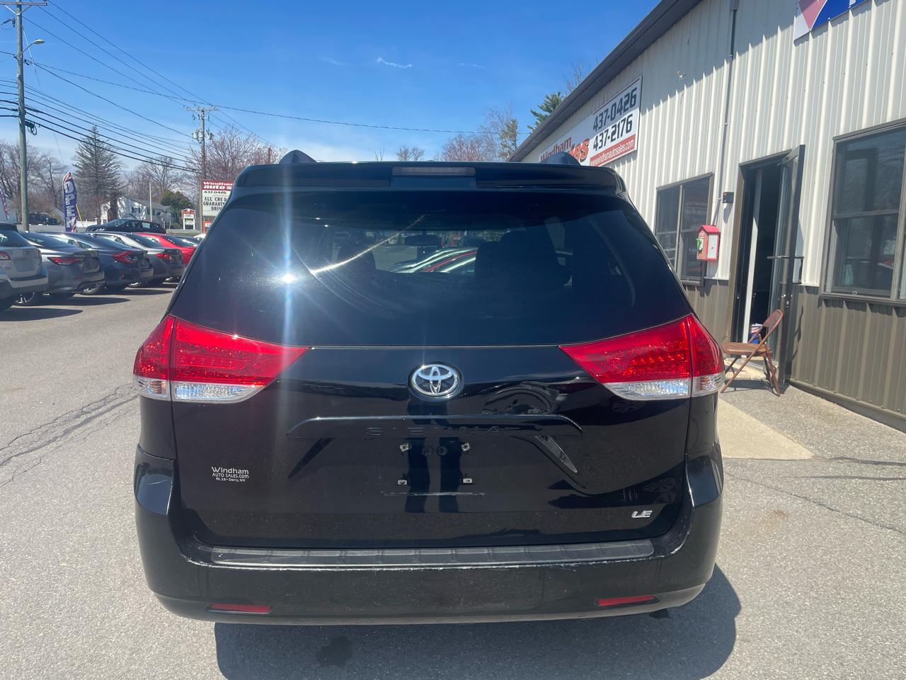 Toyota Sienna 5dr 7-Pass Van V6 LE AAS FWD (Natl) 2014