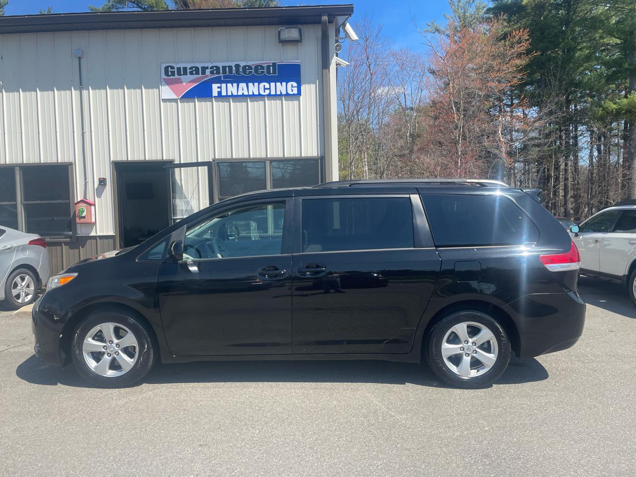 Toyota Sienna 5dr 7-Pass Van V6 LE AAS FWD (Natl) 2014