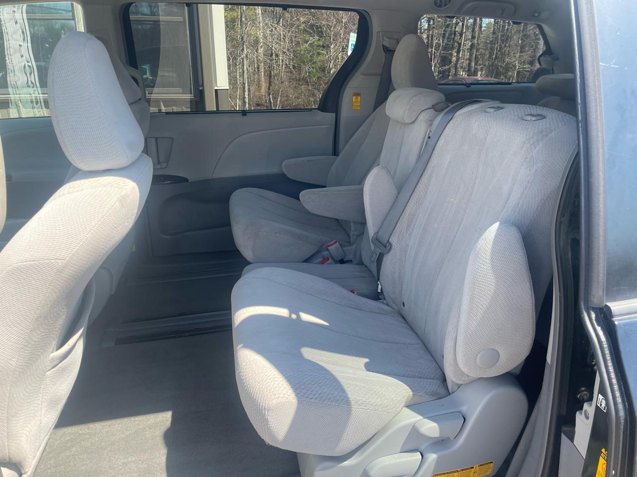 Toyota Sienna 5dr 7-Pass Van V6 LE AAS FWD (Natl) 2014