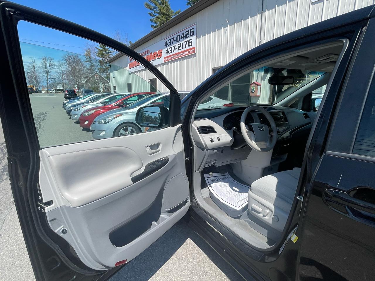 Toyota Sienna 5dr 7-Pass Van V6 LE AAS FWD (Natl) 2014