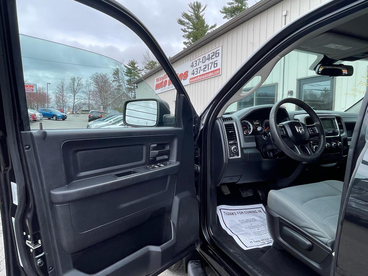 RAM 1500 4WD Quad Cab 140.5" Express 2016