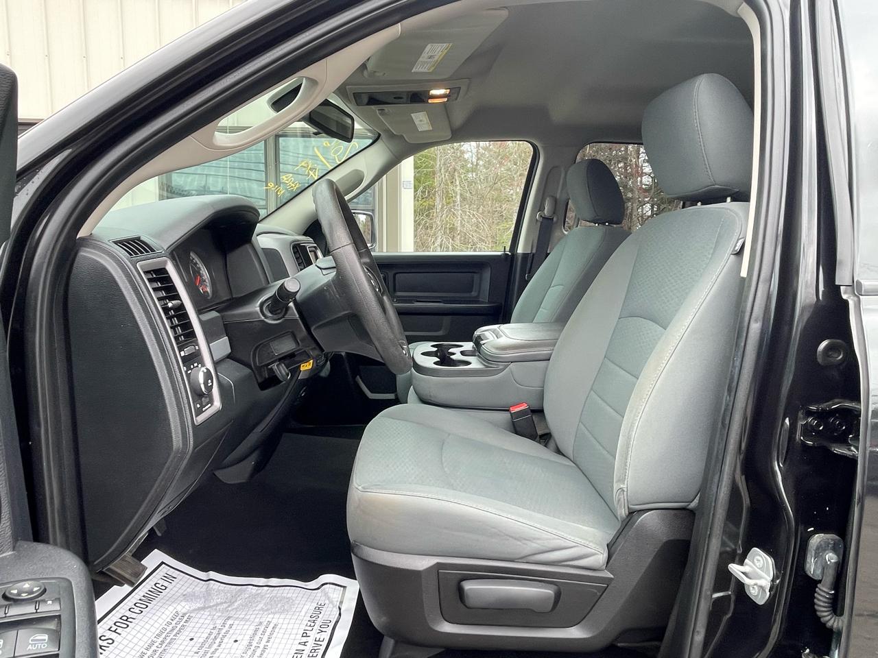 RAM 1500 4WD Quad Cab 140.5" Express 2016