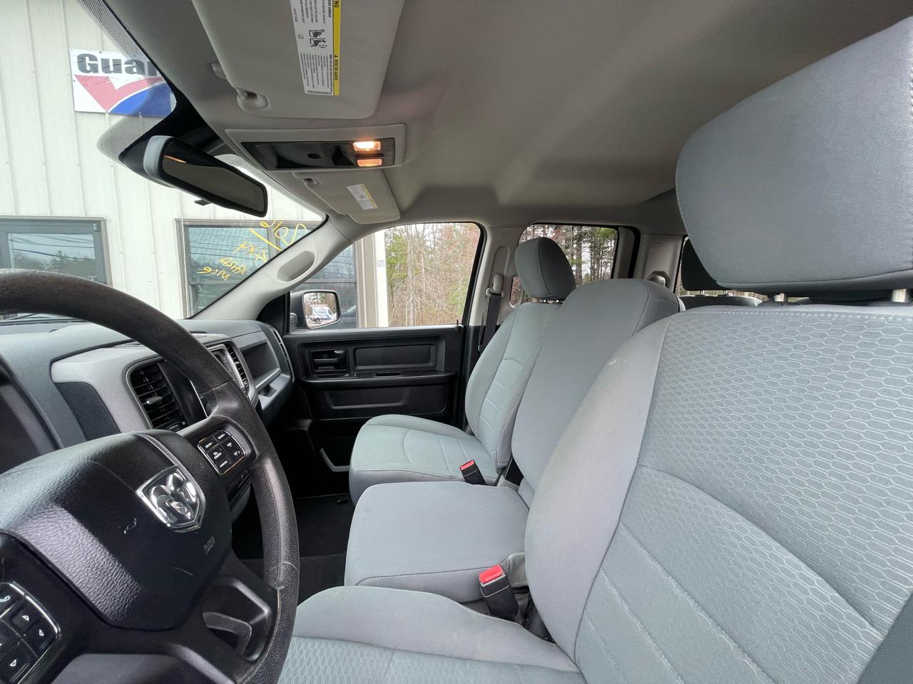 RAM 1500 4WD Quad Cab 140.5" Express 2016