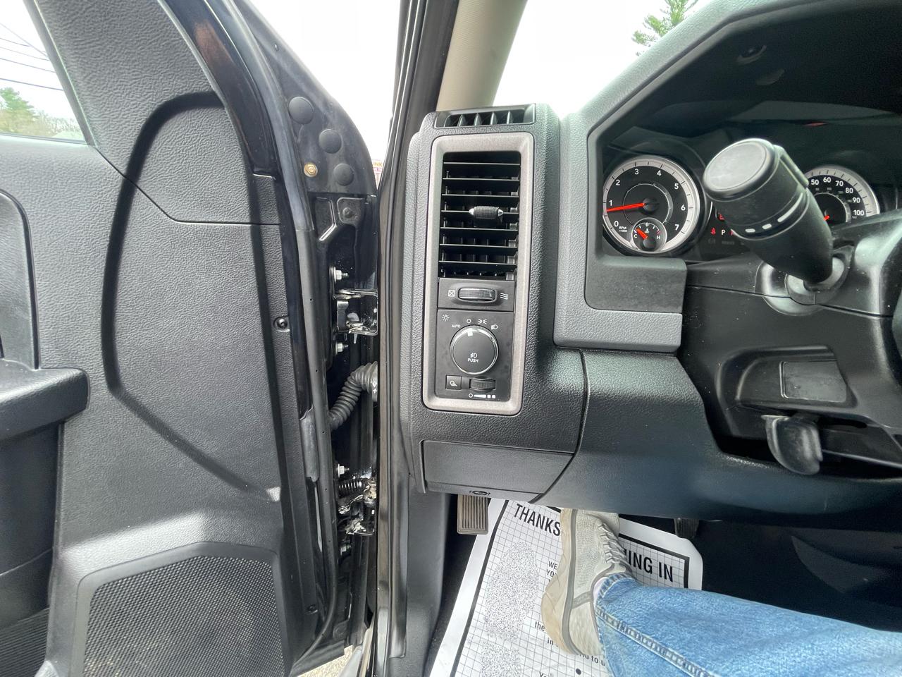 RAM 1500 4WD Quad Cab 140.5" Express 2016