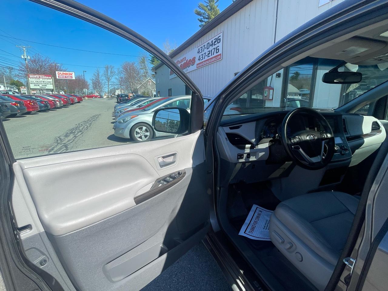 Toyota Sienna 5dr 7-Pass Van Ltd AWD (Natl) 2015