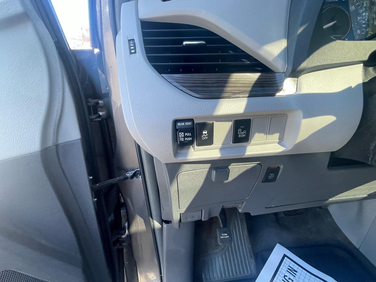 Toyota Sienna 5dr 7-Pass Van Ltd AWD (Natl) 2015