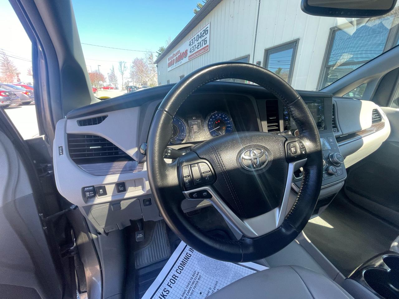 Toyota Sienna 5dr 7-Pass Van Ltd AWD (Natl) 2015