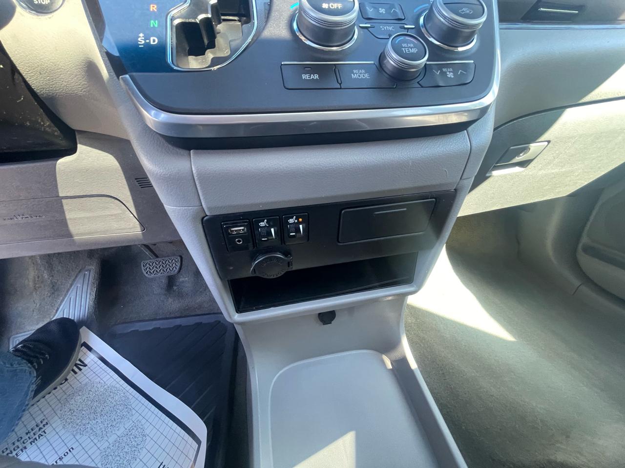 Toyota Sienna 5dr 7-Pass Van Ltd AWD (Natl) 2015