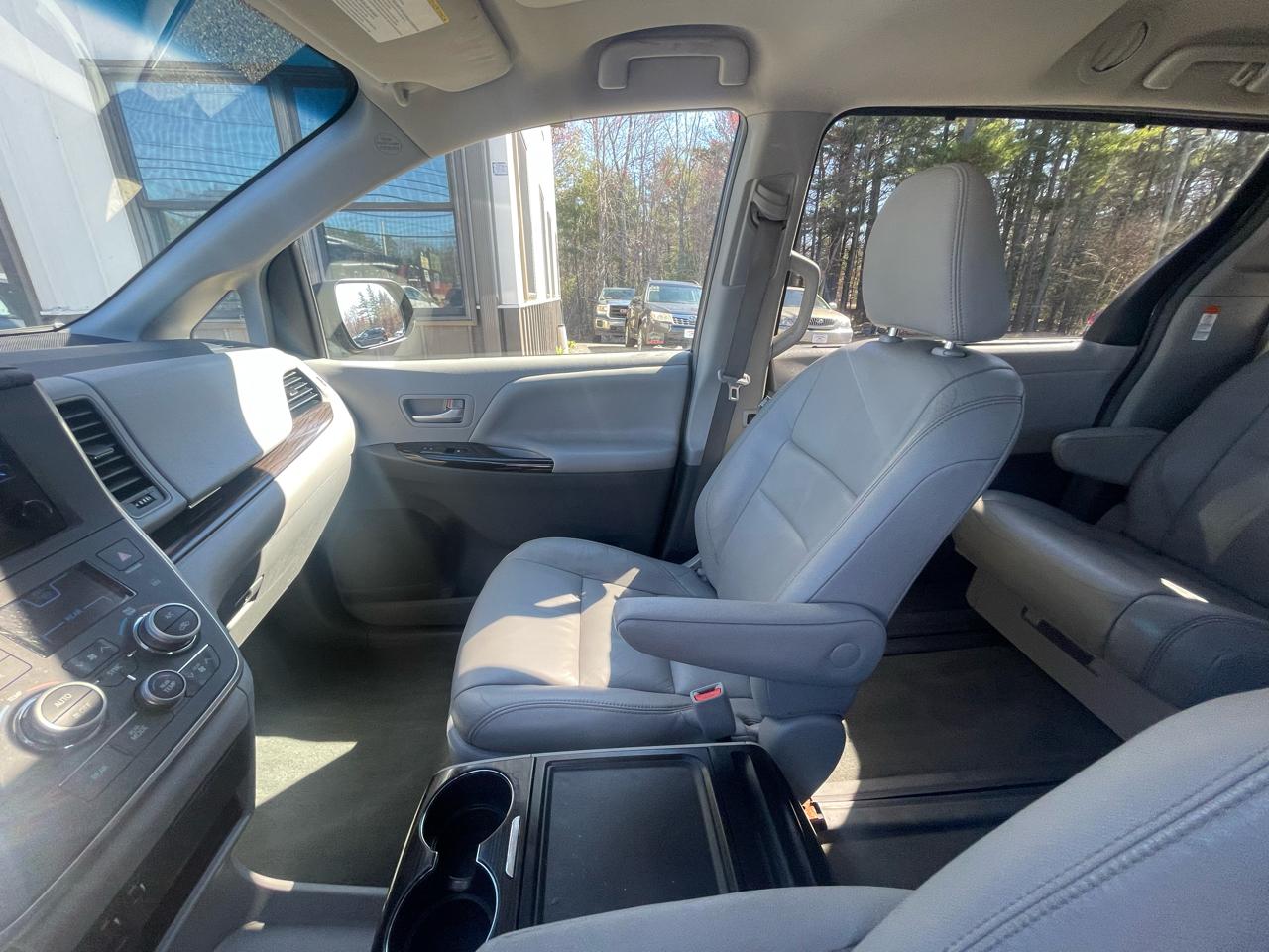 Toyota Sienna 5dr 7-Pass Van Ltd AWD (Natl) 2015