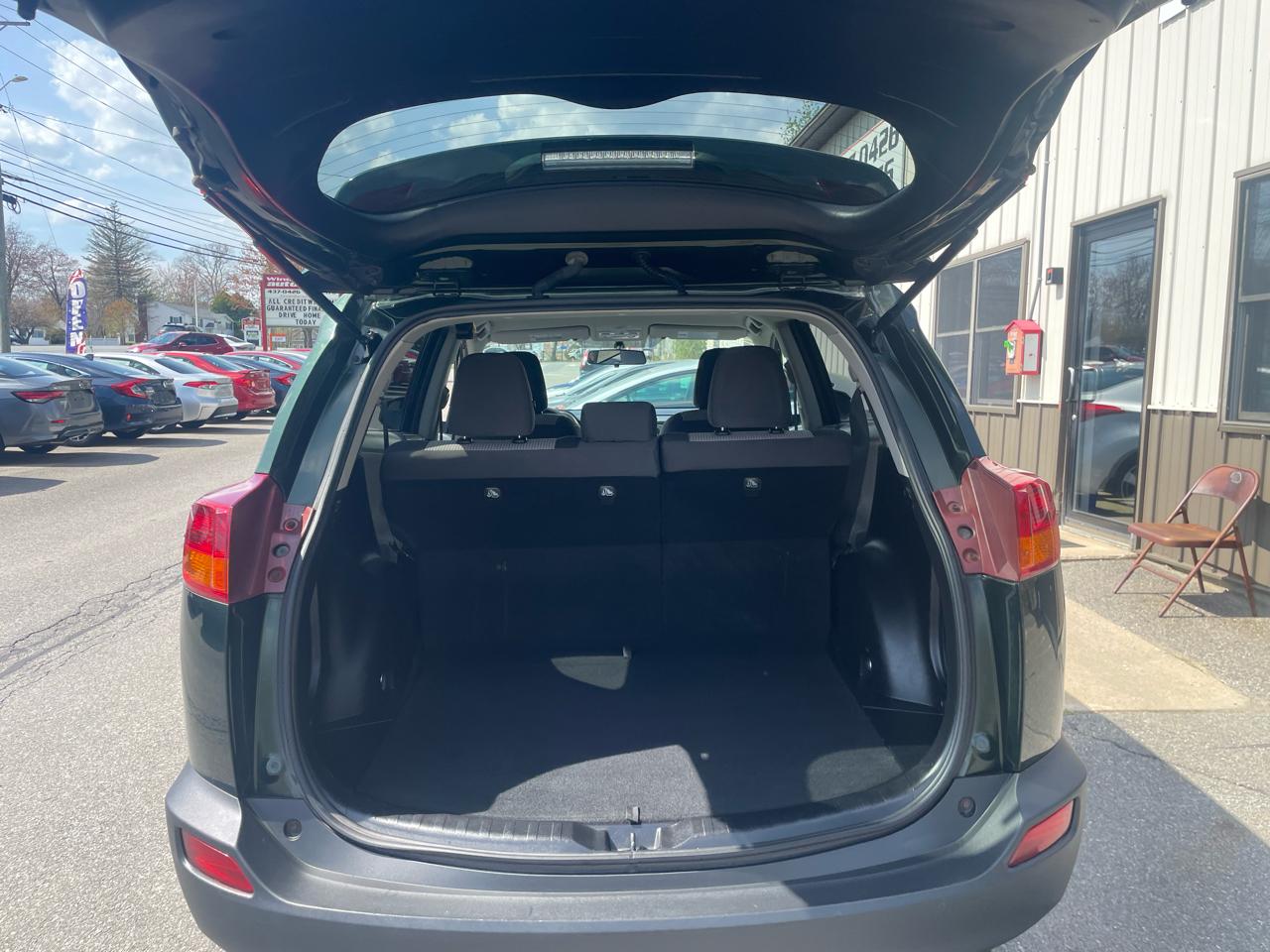 Toyota RAV4 AWD 4dr LE (Natl) 2013
