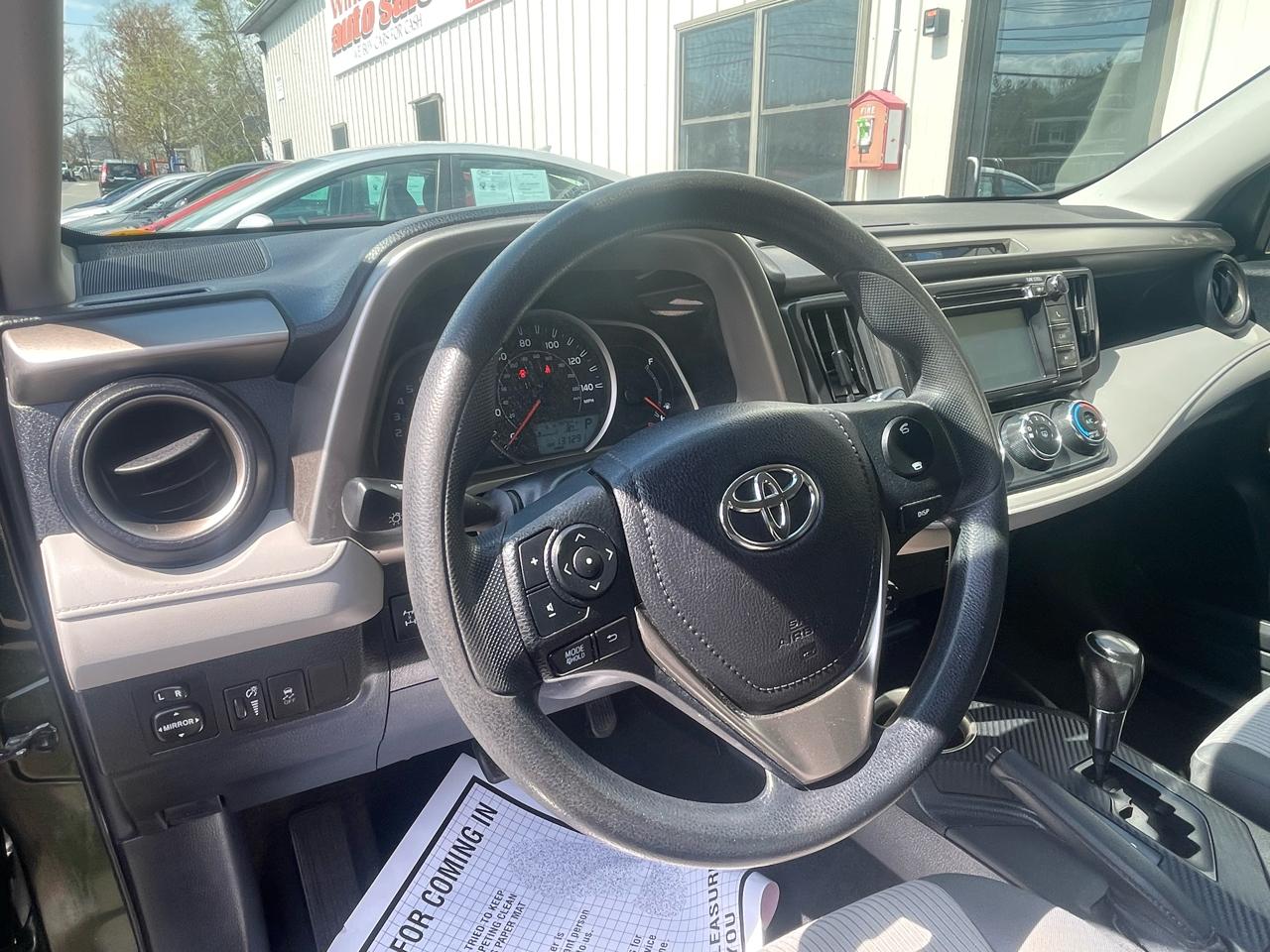 Toyota RAV4 AWD 4dr LE (Natl) 2013