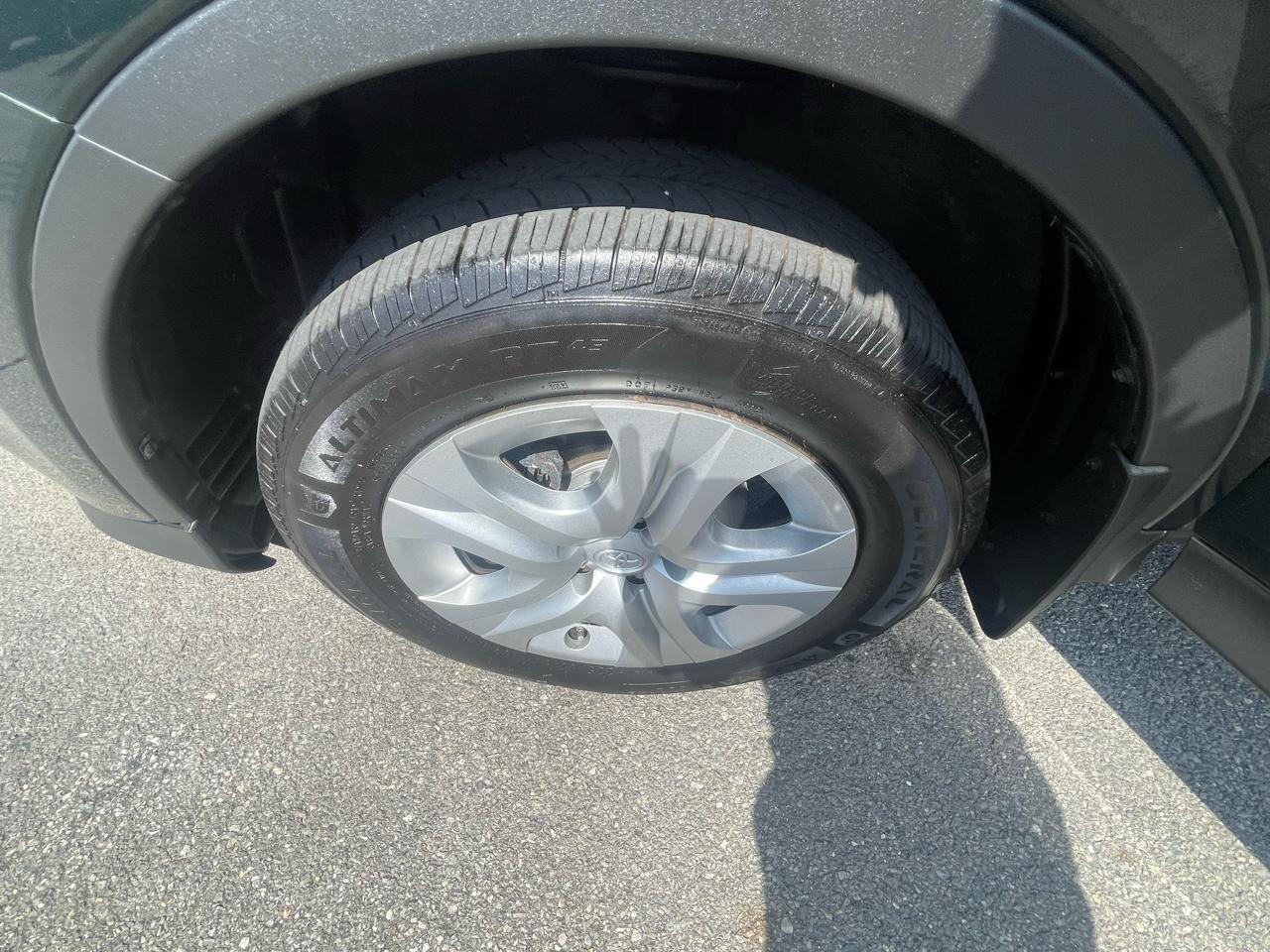 Toyota RAV4 AWD 4dr LE (Natl) 2013