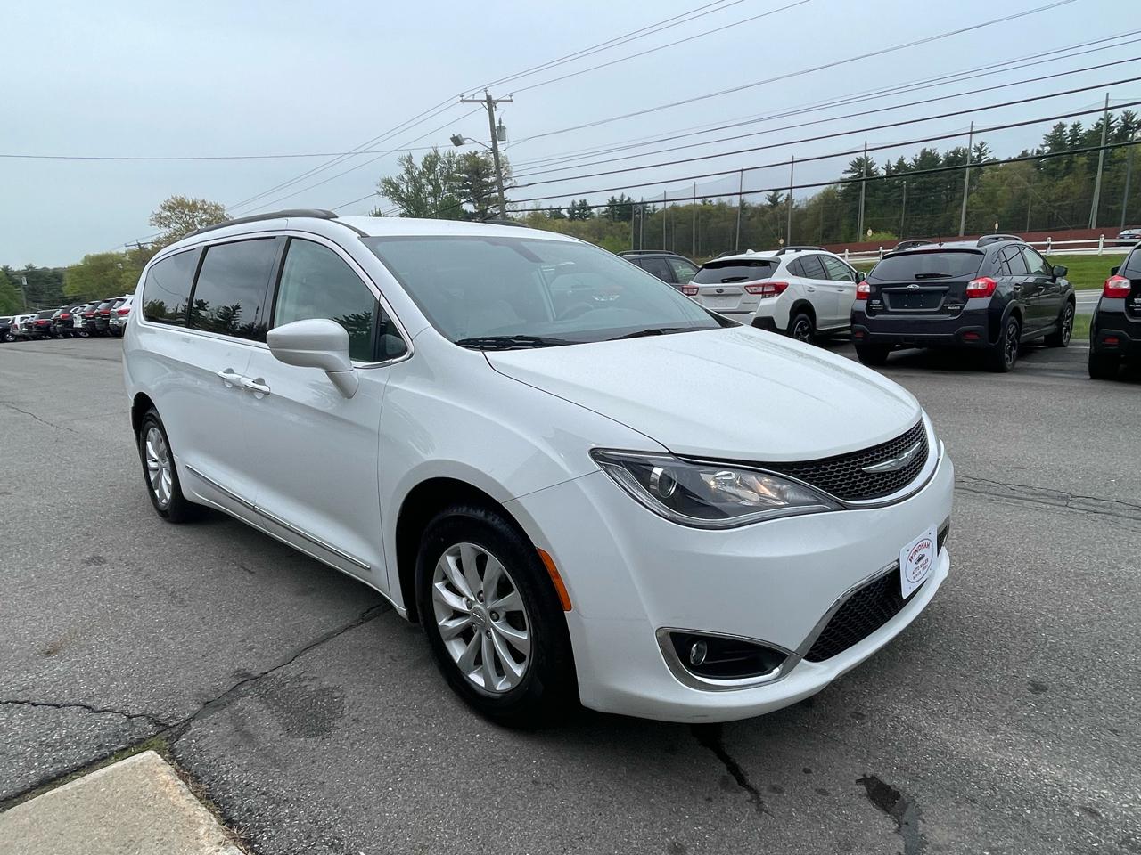 Chrysler Pacifica Touring-L FWD 2017