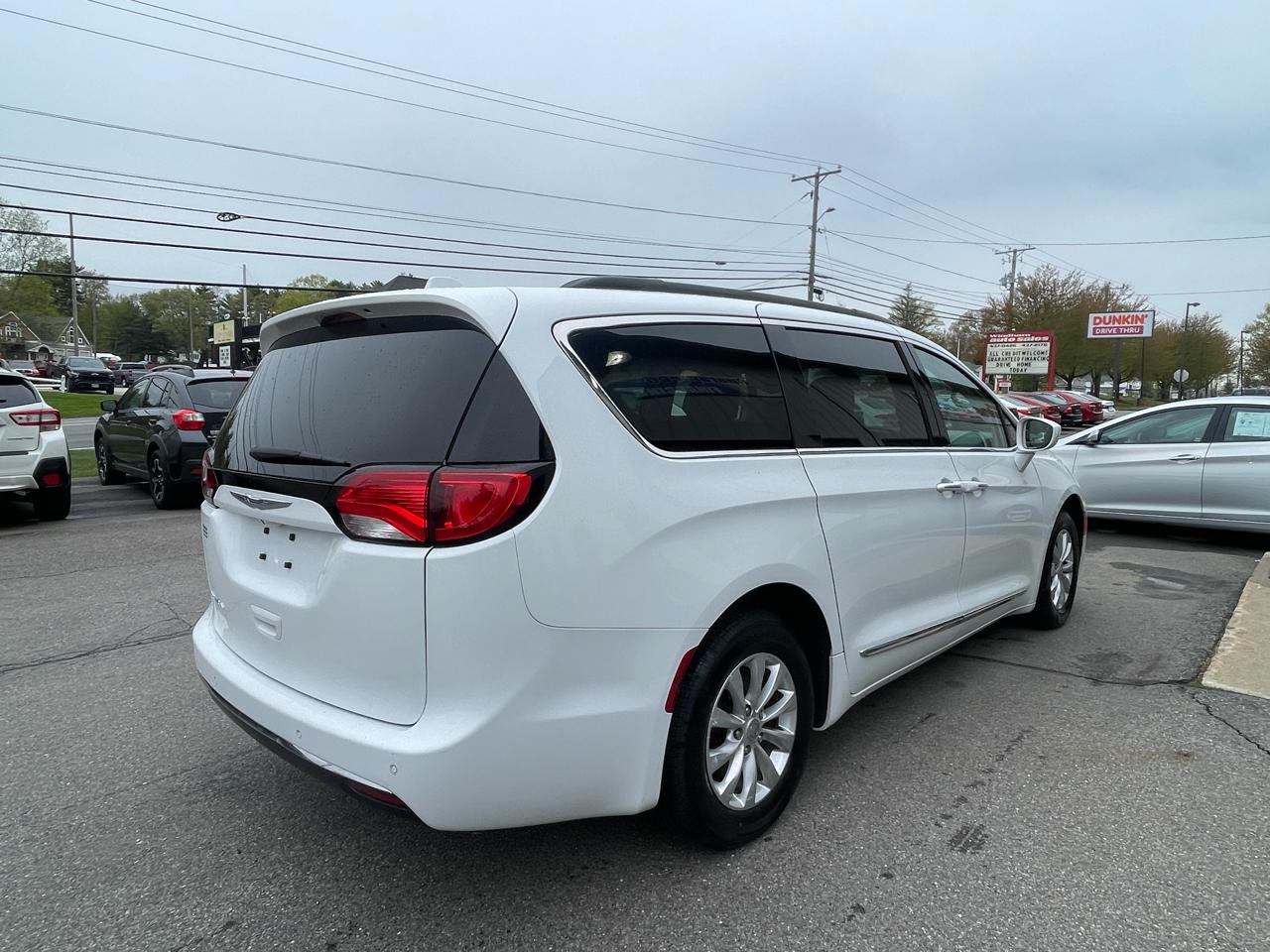 Chrysler Pacifica Touring-L FWD 2017