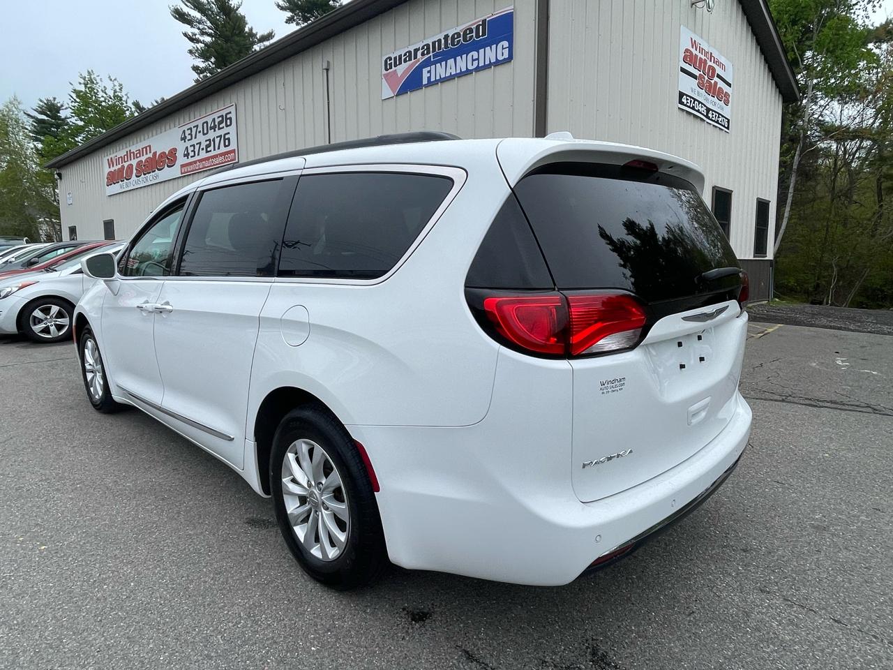 Chrysler Pacifica Touring-L FWD 2017