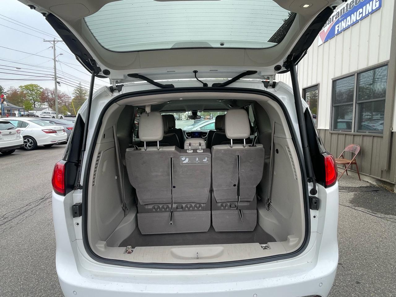 Chrysler Pacifica Touring-L FWD 2017