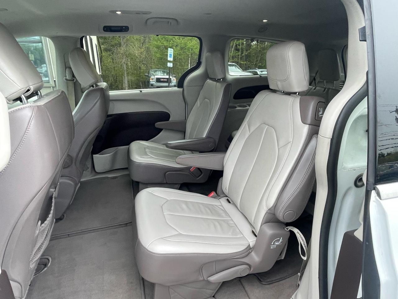 Chrysler Pacifica Touring-L FWD 2017