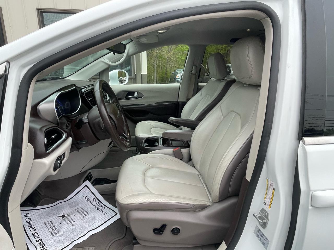 Chrysler Pacifica Touring-L FWD 2017