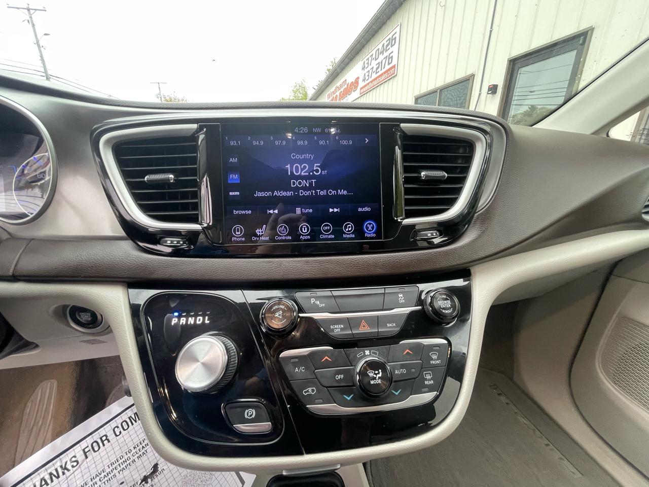 Chrysler Pacifica Touring-L FWD 2017