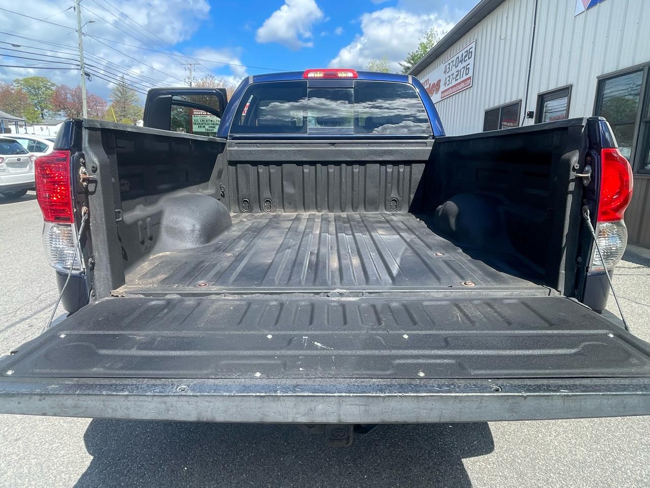 Toyota Tundra 4WD Truck Dbl 5.7L V8 6-Spd AT (Natl) 2008