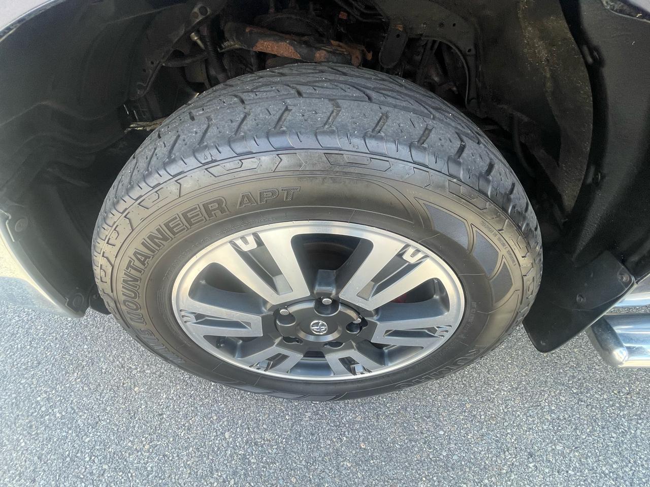 Toyota Tundra 4WD Truck Dbl 5.7L V8 6-Spd AT (Natl) 2008