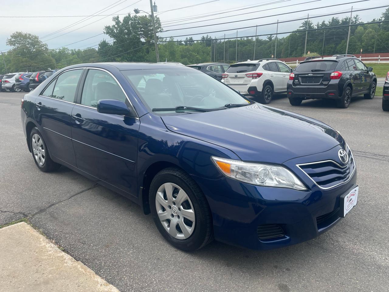 Toyota Camry Base 6-Spd MT 2011