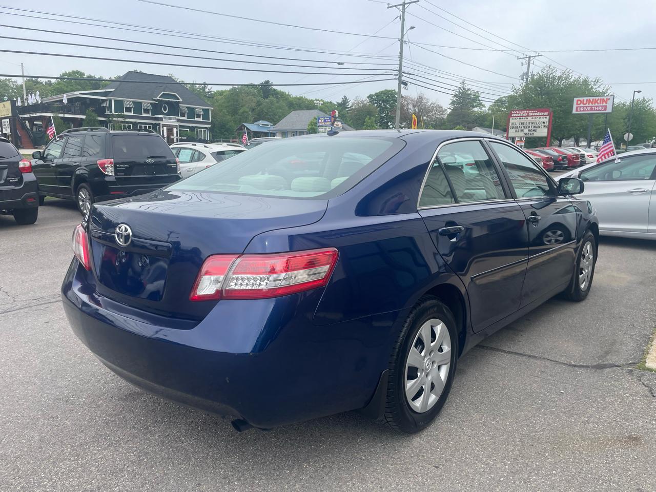 Toyota Camry Base 6-Spd MT 2011