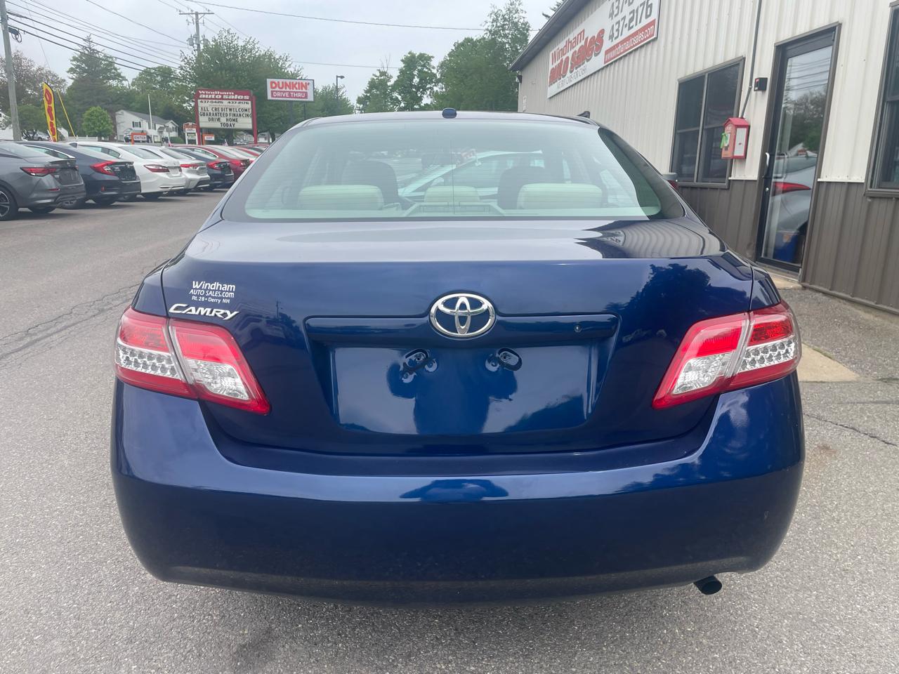 Toyota Camry Base 6-Spd MT 2011